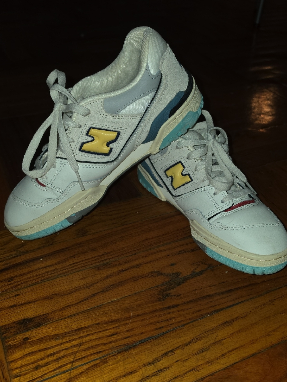 New Balance White Kids Sneakers with Yellow Logo and Blue Soles